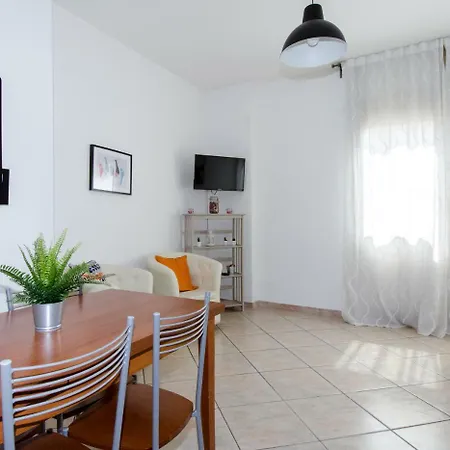Apartment Dreams *