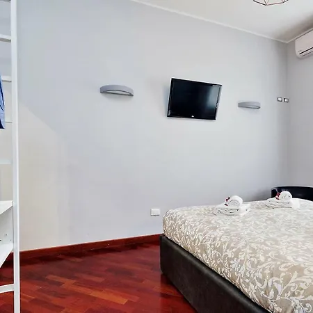 Sapphire Apartment *