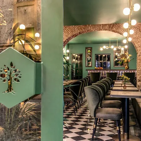 מלון Tree Charme Parliament Boutique 3*