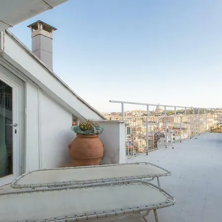 In Panorama Penthouse Apartment *