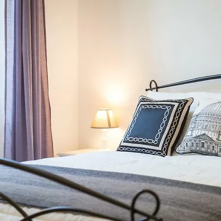 Apartment In Turati *