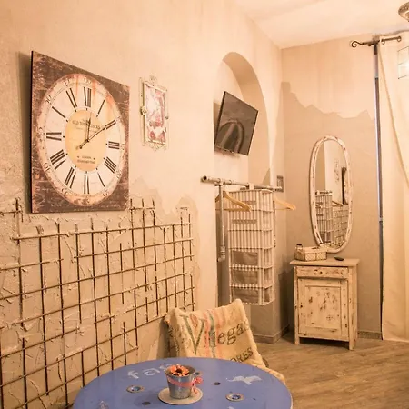 Mancini Shabby House Affittacamere 3*