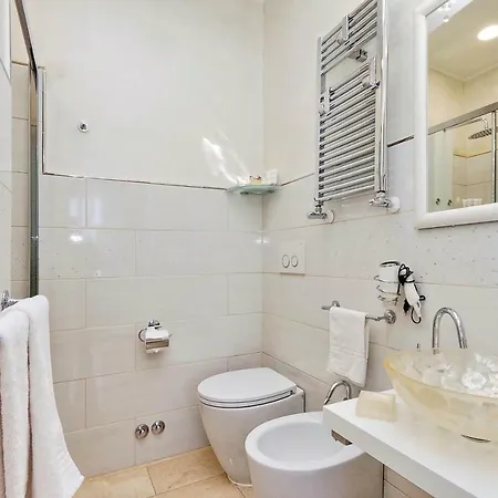 Luxury 2* Rome