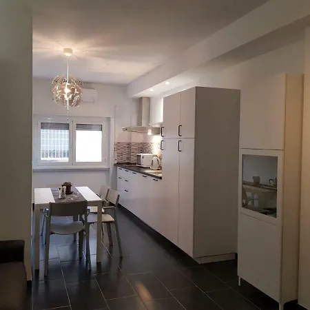 Nomentana White By Ghor Apartman