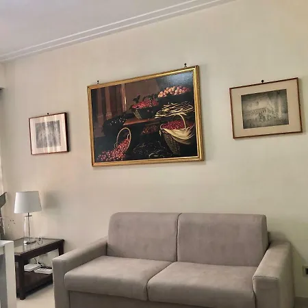 Visconti Apartment. Rome