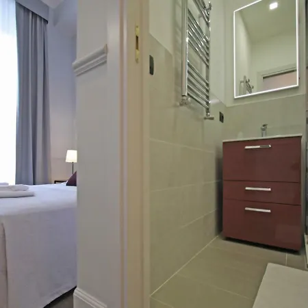 Pensión Gemini Navona 2*