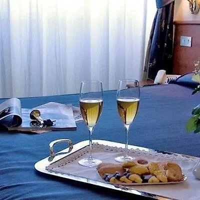 劳拉酒店 酒店 3*