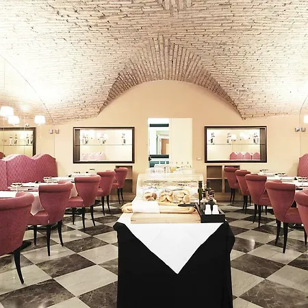 Leon's Place In Отель 4*