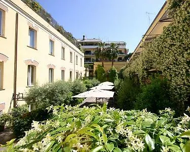 Ateneo Garden Palace מלון 4*