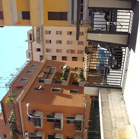 La Vie Est Belle Apartment *
