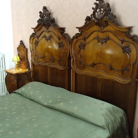 La Vie Est Belle Apartment *
