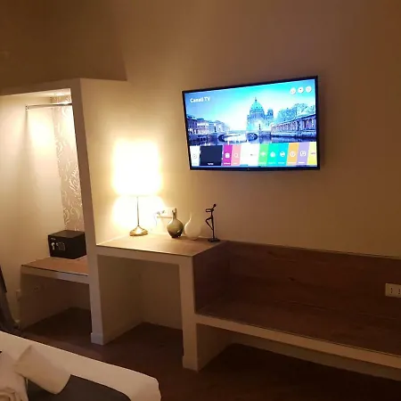 Momo Vatican Museums Apartment Rom