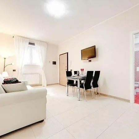 A - Cinecitta Apartment *