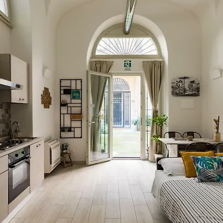 Urban House Apartment *