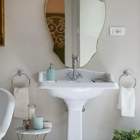 Guest house Santa Monica Townhouse 2*