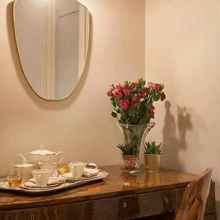 Guest house Santa Monica Townhouse 2*