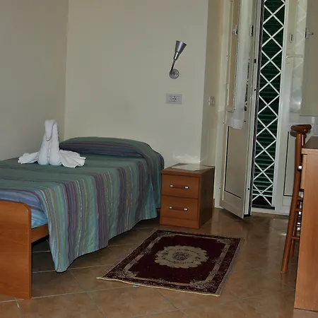 Guest house Casa Per Ferie Beato Rosaz 3*