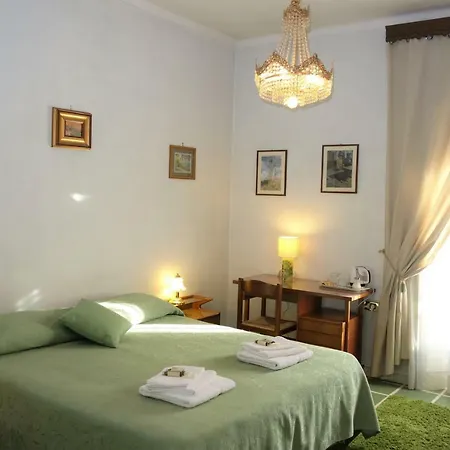 Downtown Deluxe * Rome
