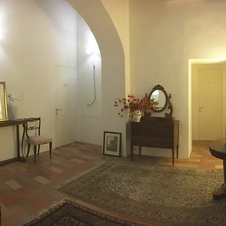 Vicolo Del Lupo Bed & Breakfast 3*