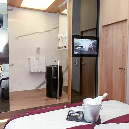 Sun Luxury Pantheon Guest house