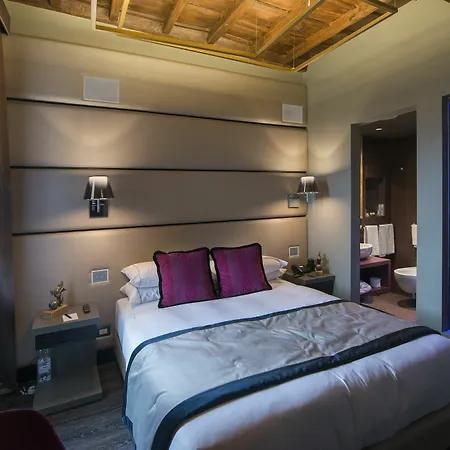 Torre Argentina Relais - Residenze Di Charme 3*