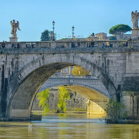 Vatican And Kitchen Hotel