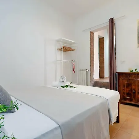 St Peter Station Apartment