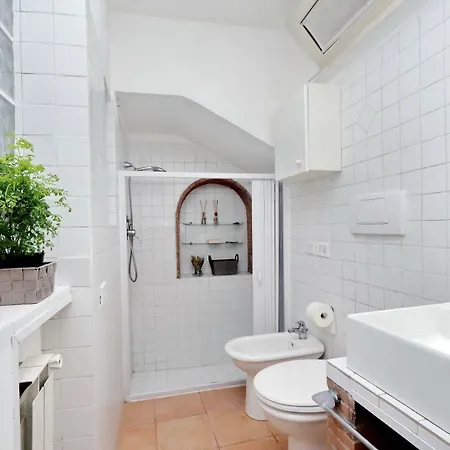 St Peter Station Apartment
