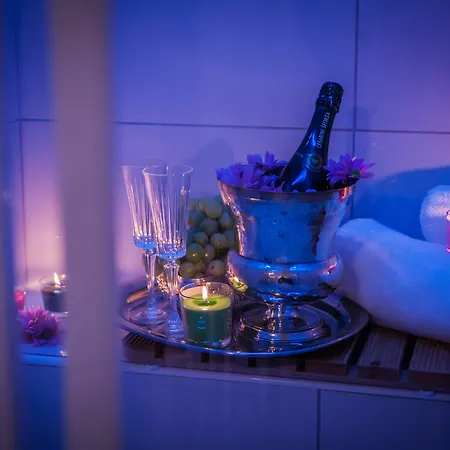 Chroma Italy - Chroma Trastevere Apartment