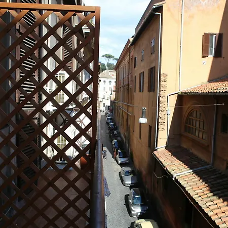 Cenci Bb Via Del Corso Pensión 3*
