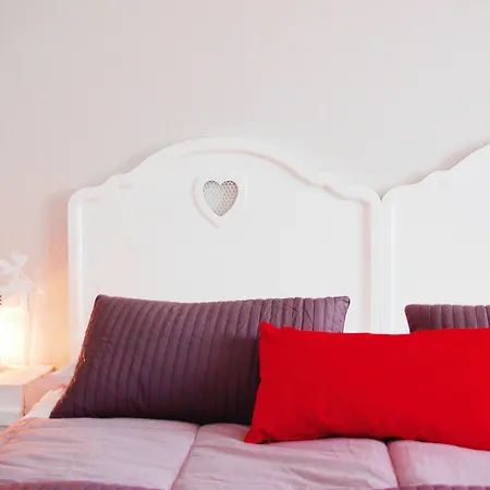 Tinkerbell Bed & Breakfast 2*