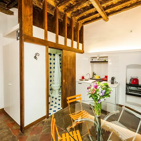 Unique Navona Apartment