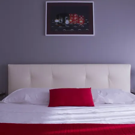 Bed & Breakfast Domus Raffaello 3*