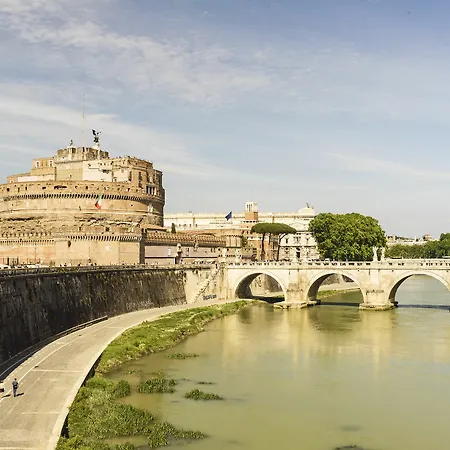 Gasthuis Vaticano Julia 2*