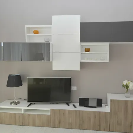 House & The - Vatican Apartment