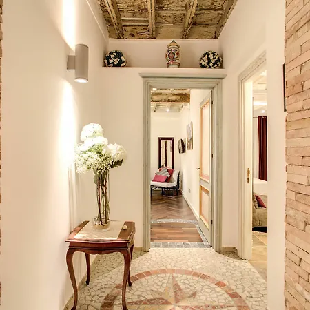 Apartment In Historic Rome