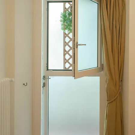 Πανσιόν Domus Flaviae 2*