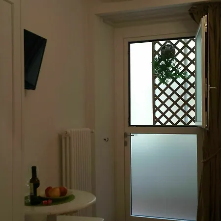 Πανσιόν Domus Flaviae 2*
