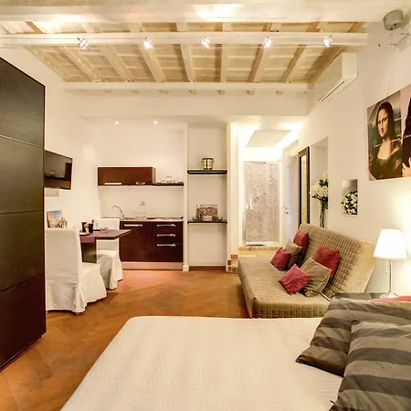 Apartment In Historic Rome