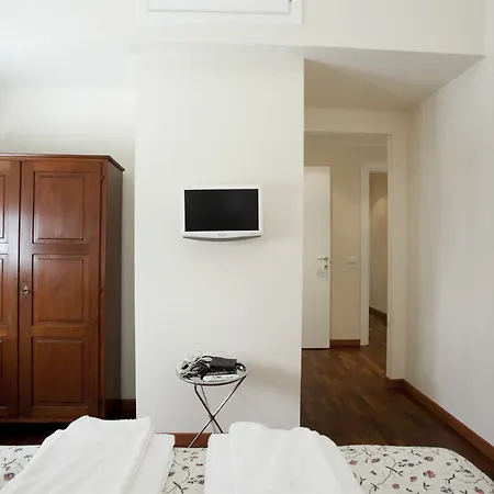 Hotel Santi Quattro Al Colosseo Rome