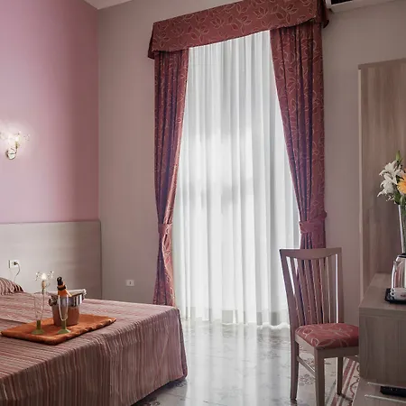 Domus Napoleone 3*