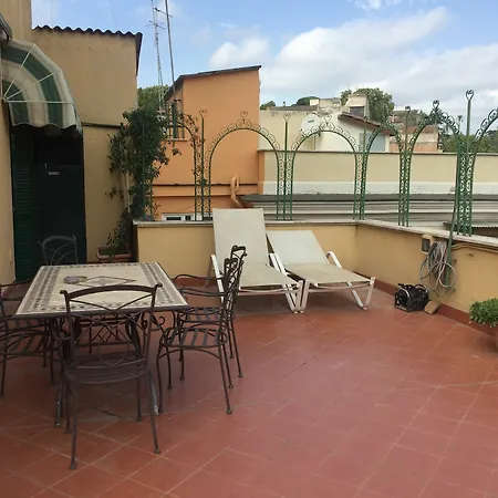Terrazza Munira Trastevere 2*