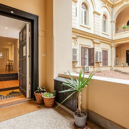5 For 7 People Near Coloseum Guest house 2*