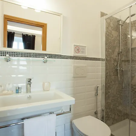 Guest house Innsiderome 3*
