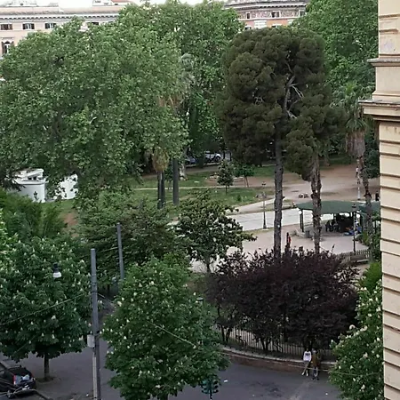 Kiss Rome