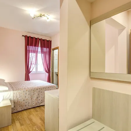 Nuova Monaco Hotel *