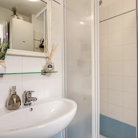 Apartment Vatican Miracle