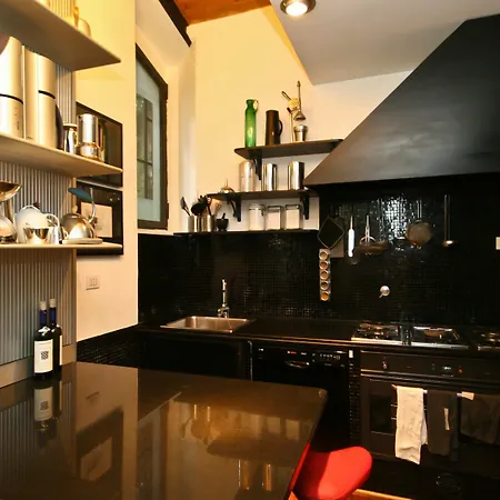 In Riari Garden Luxury Apartment *