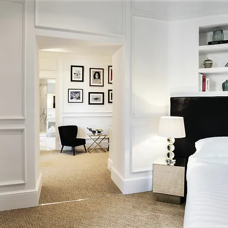 Hotel The Shire 3*