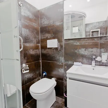 לינה וארוחת בוקר New House 2 רומא